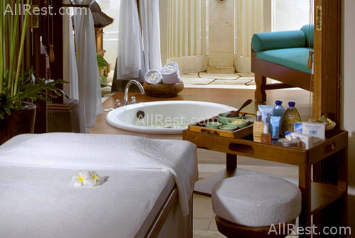 The Laguna Resort & Spa 38